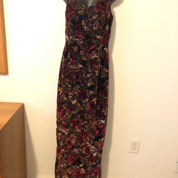 Velvet embroidered dress - Picture 2 of 7